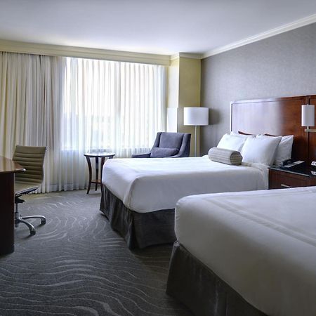 Newport News Marriott At City Center Hotel Buitenkant foto