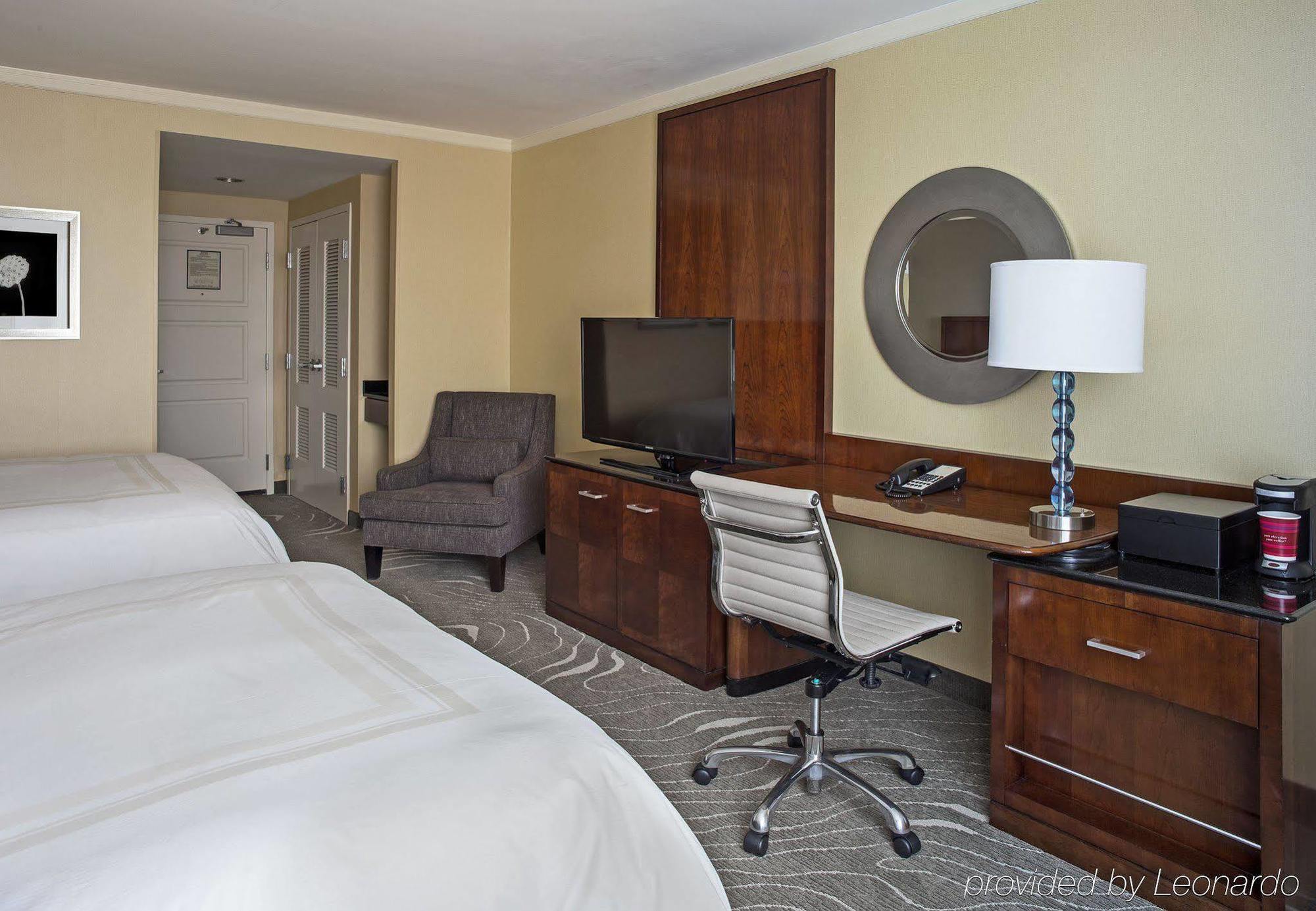 Newport News Marriott At City Center Hotel Buitenkant foto